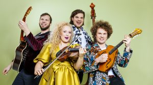 Curly Strings geht im Juni 2021 mit seinem neuen Album “Pidu meis eneses“ (“Festivity Within“) auf Tournee.